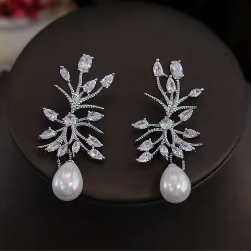 COPY - Wedding / formal / bridal Luxury Cubic Zirconia Big Pearl Necklace Earri… - Picture 4 of 4